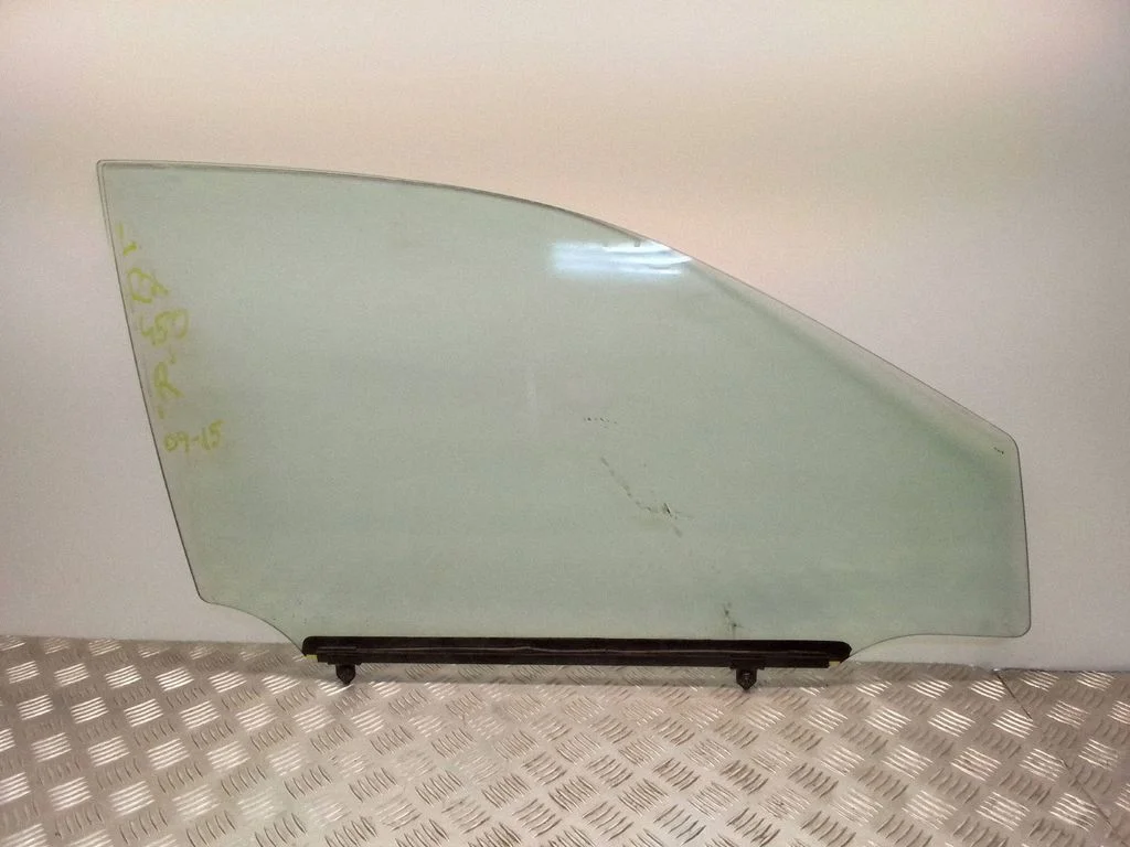 Front door window glass four-door – Lexus RX 450H (2016-)