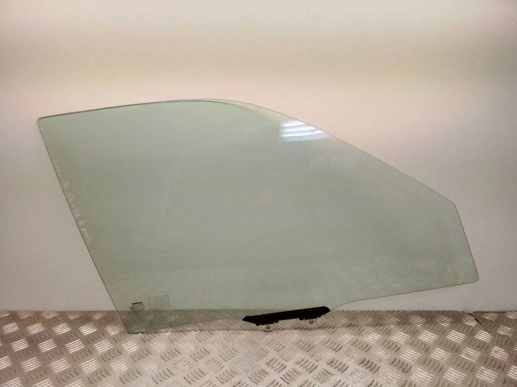 Front door window glass four-door – Honda CR-V (2002-2006)