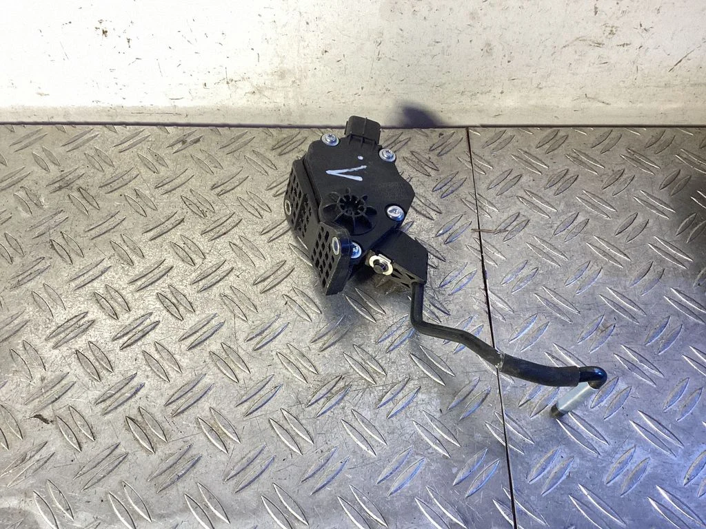 Gaasipedaal – Lexus IS III XE30 (2013-2020)