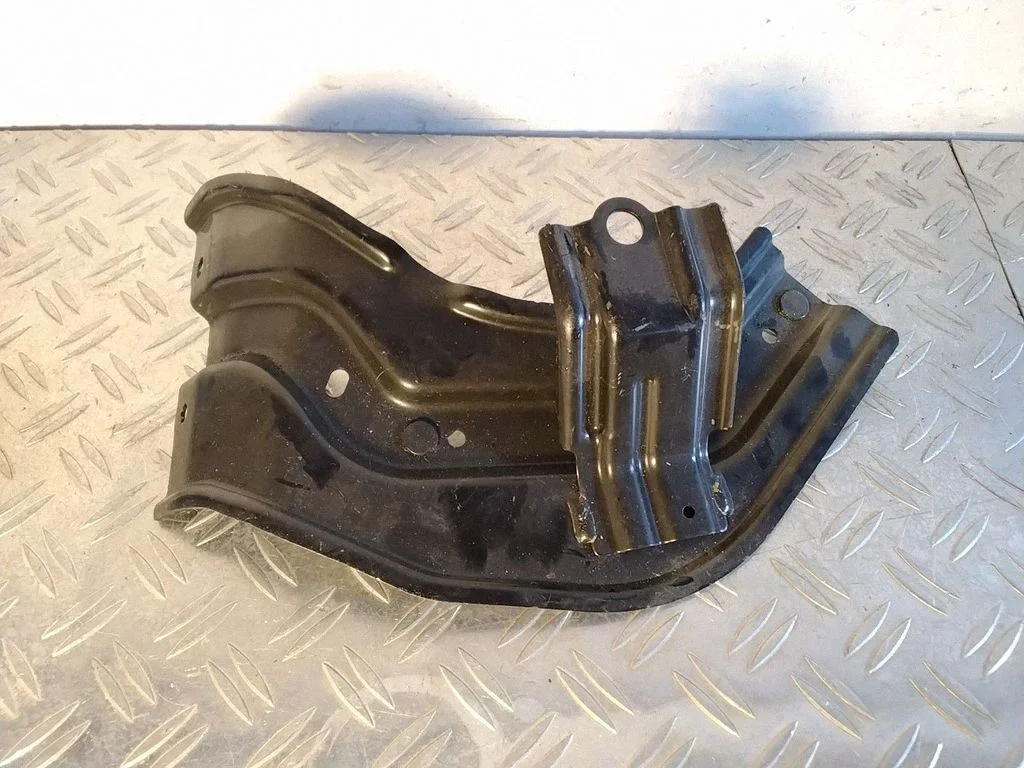 Radiator support slam panel bracket – Lexus RX 450H (2016-)