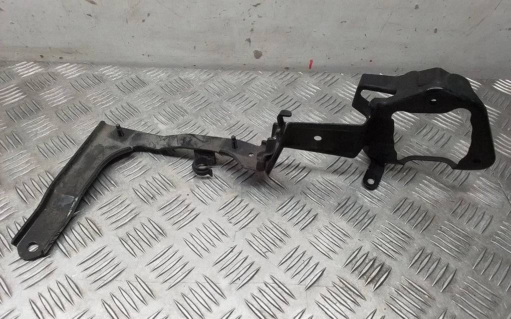 Radiator support slam panel bracket – Lexus RX III (2008-2015)