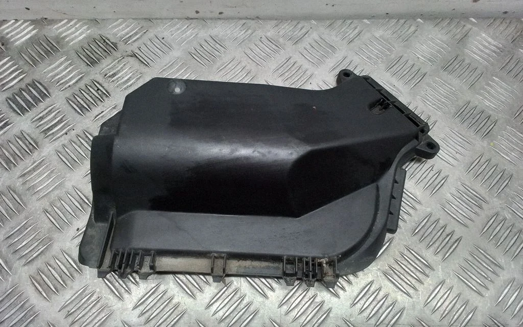 Fuse box cover – Porsche Macan (95B) (2019-)