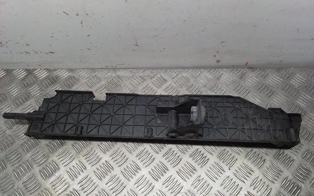 Wspornik pasa przedniego 8B588AB – Land Rover Range Rover Sport L320 (2005-2013)