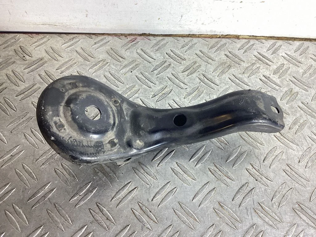 Radiator support slam panel bracket