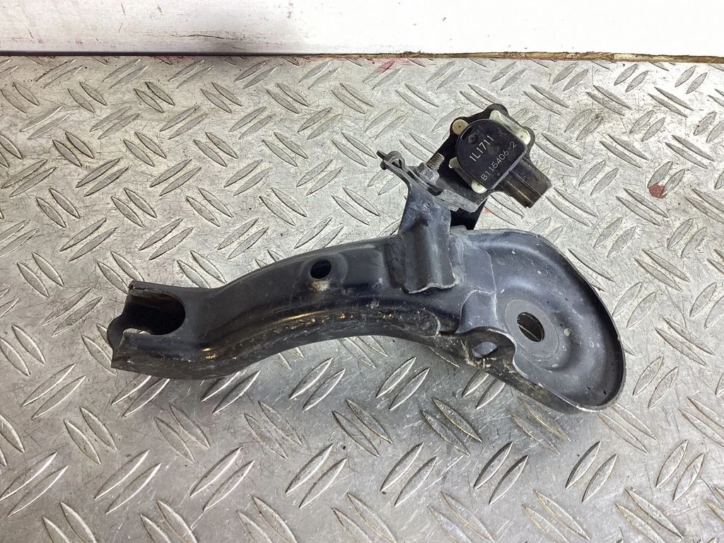 Radiator support slam panel bracket B1154062