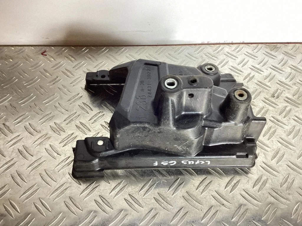 Podstawa akumulatora – Lexus GS 250 350 300H 450H (2013-)
