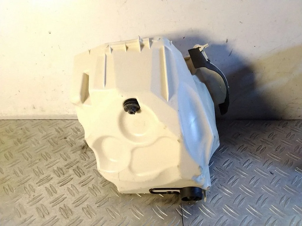 Muu mootoriruumi osa – BMW 1-seeria E81 E87 (2004-2011)