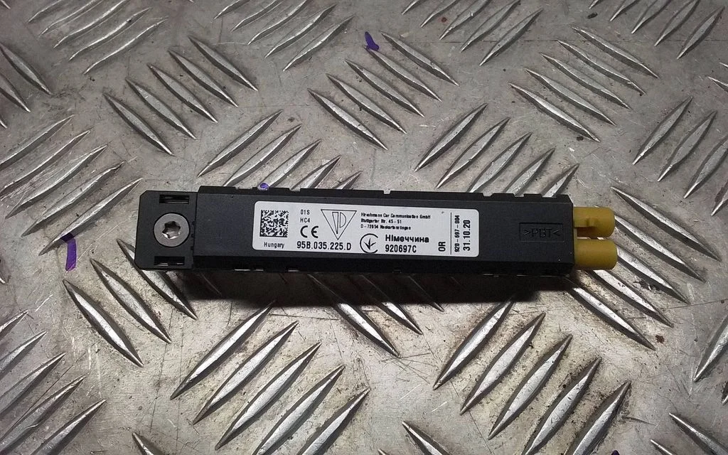 Aerial antenna amplifier – Porsche Cayenne (9Y0 9Y3) (2018-)