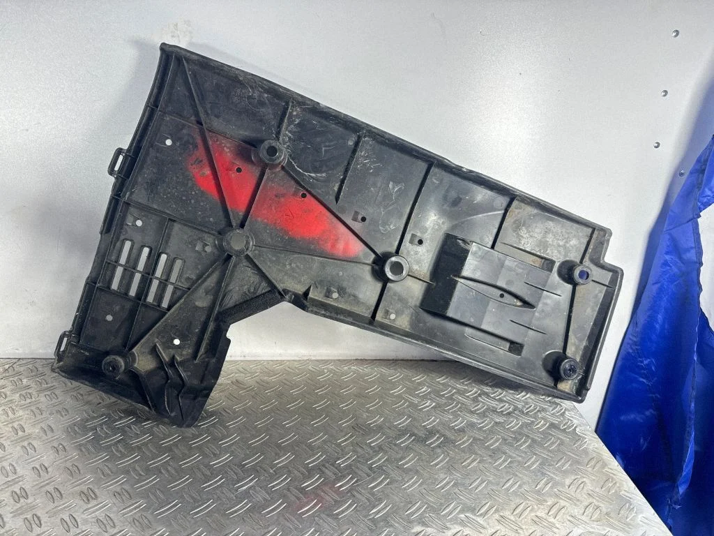 Külgmine põhjakaitse – Lexus RC (2014-)