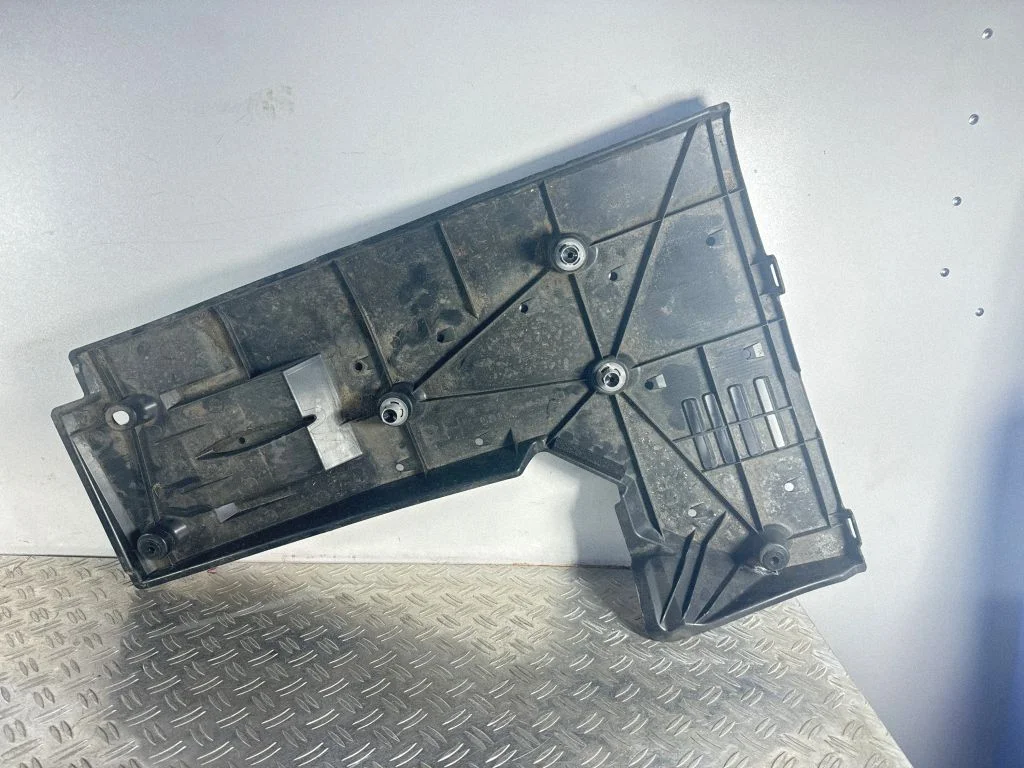 Külgmine põhjakaitse – Lexus RC (2014-)