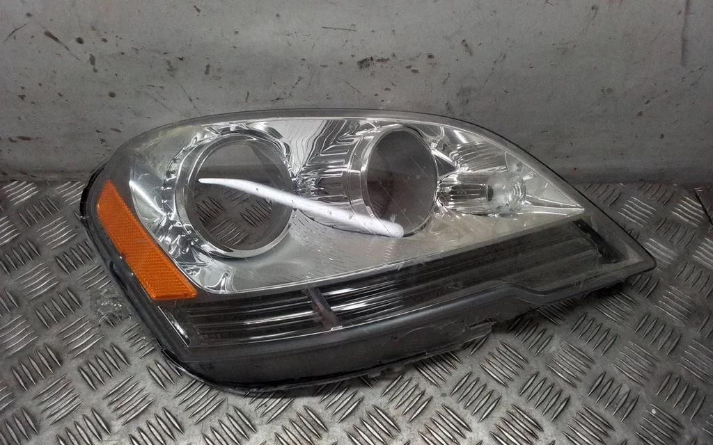 Headlight part – right