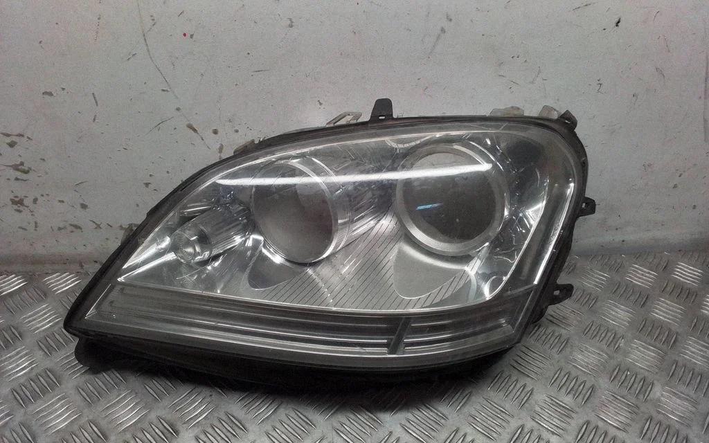 Headlight part – Mercedes-Benz ML-Class W164 (2005-2011)