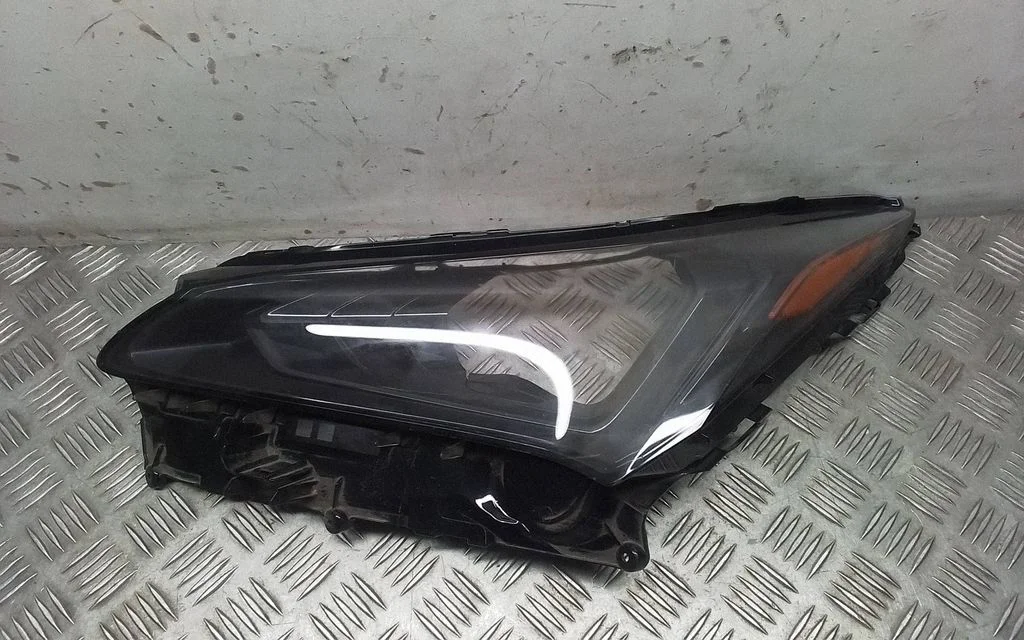 Esitule osa – Lexus NX (2021-)