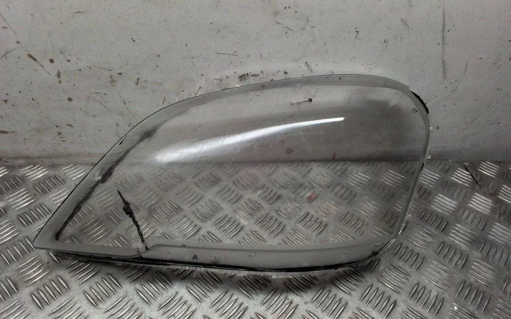 Headlight part – Mercedes-Benz ML-Class W164 (2005-2011)