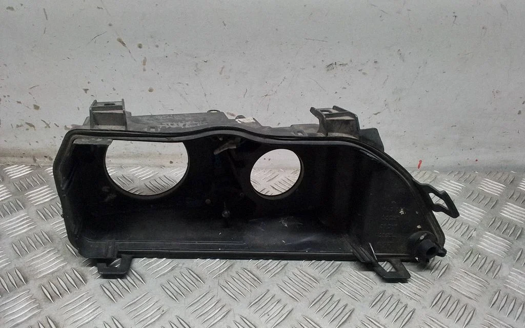 Headlight part – BMW 5 Series E39 (1996-2003)
