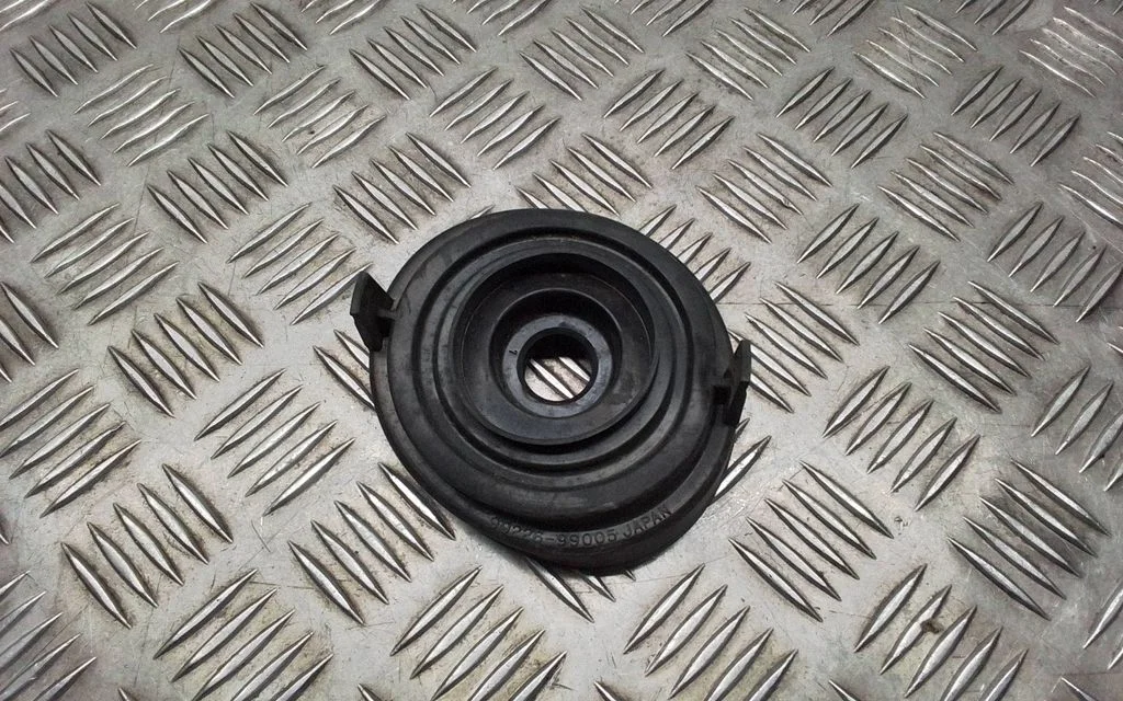 Esitule osa – Mitsubishi Pajero Sport I (1996-2008)