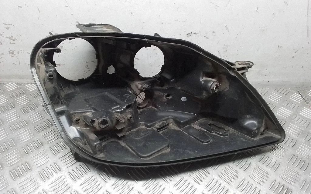 Esitule osa – Mercedes-Benz GL-klass X164 (2006-2012)