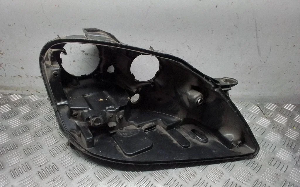Esitule osa – Mercedes-Benz GL-klass X164 (2006-2012)