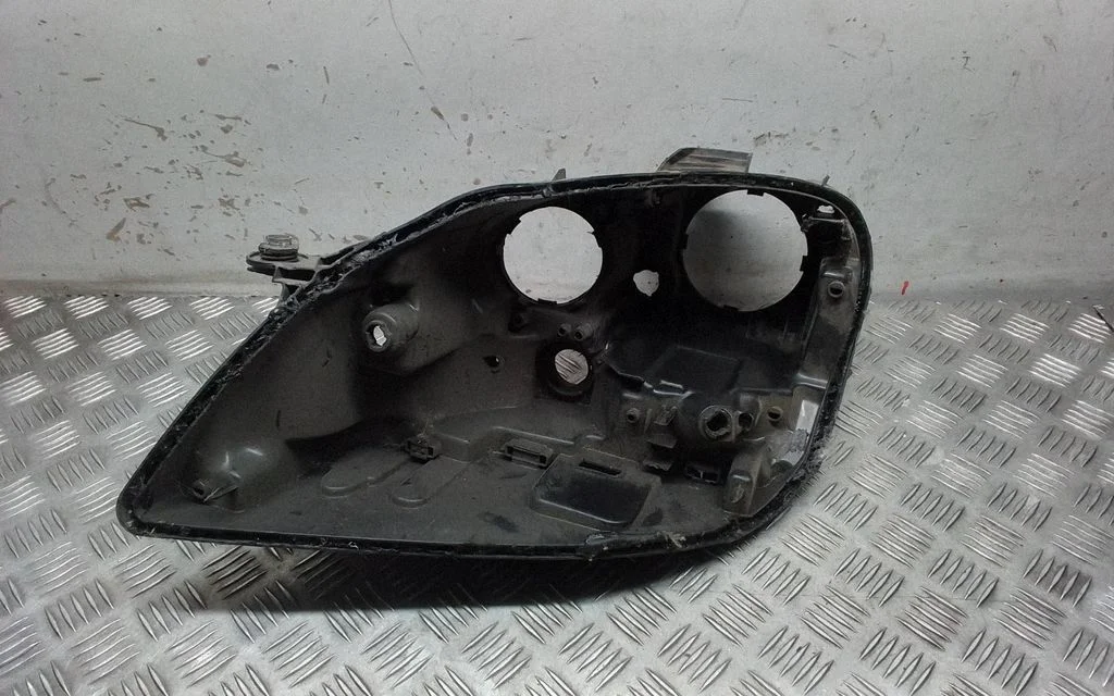 Esitule osa – Mercedes-Benz GL-klass X164 (2006-2012)
