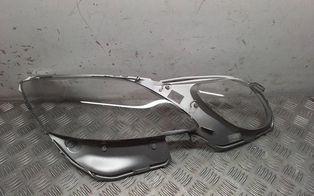 Esitule osa – Lexus GS 250 350 300H 450H (2013-)
