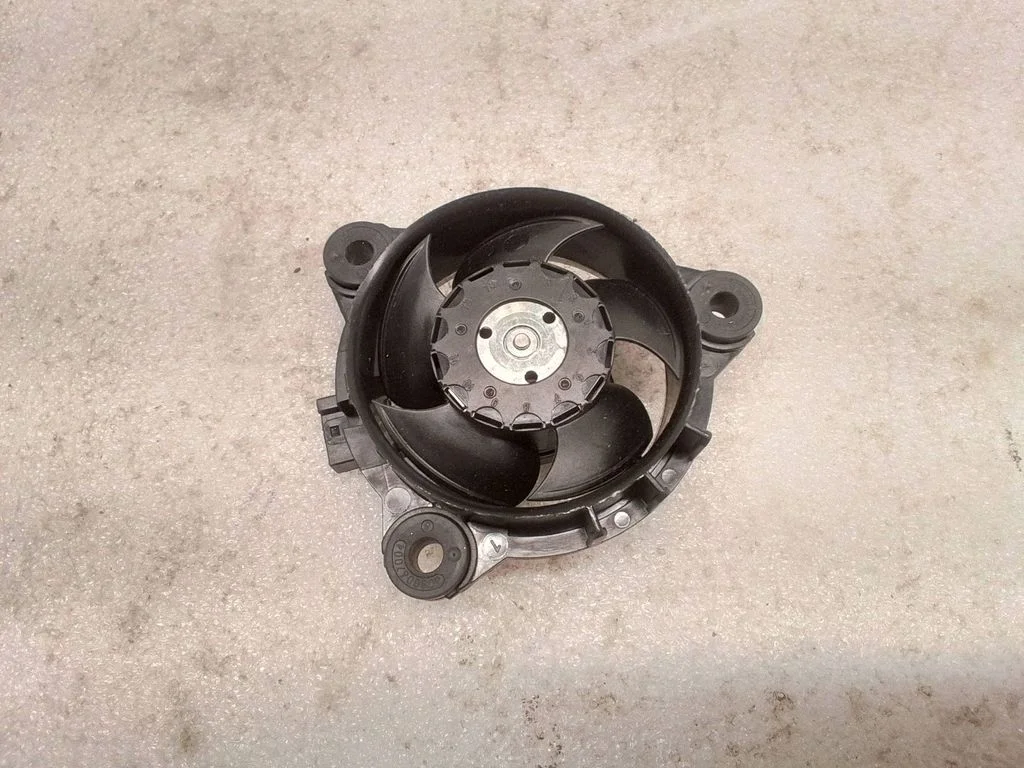 Esitule osa – Audi A8 S8 D4 4H (2010-2016)