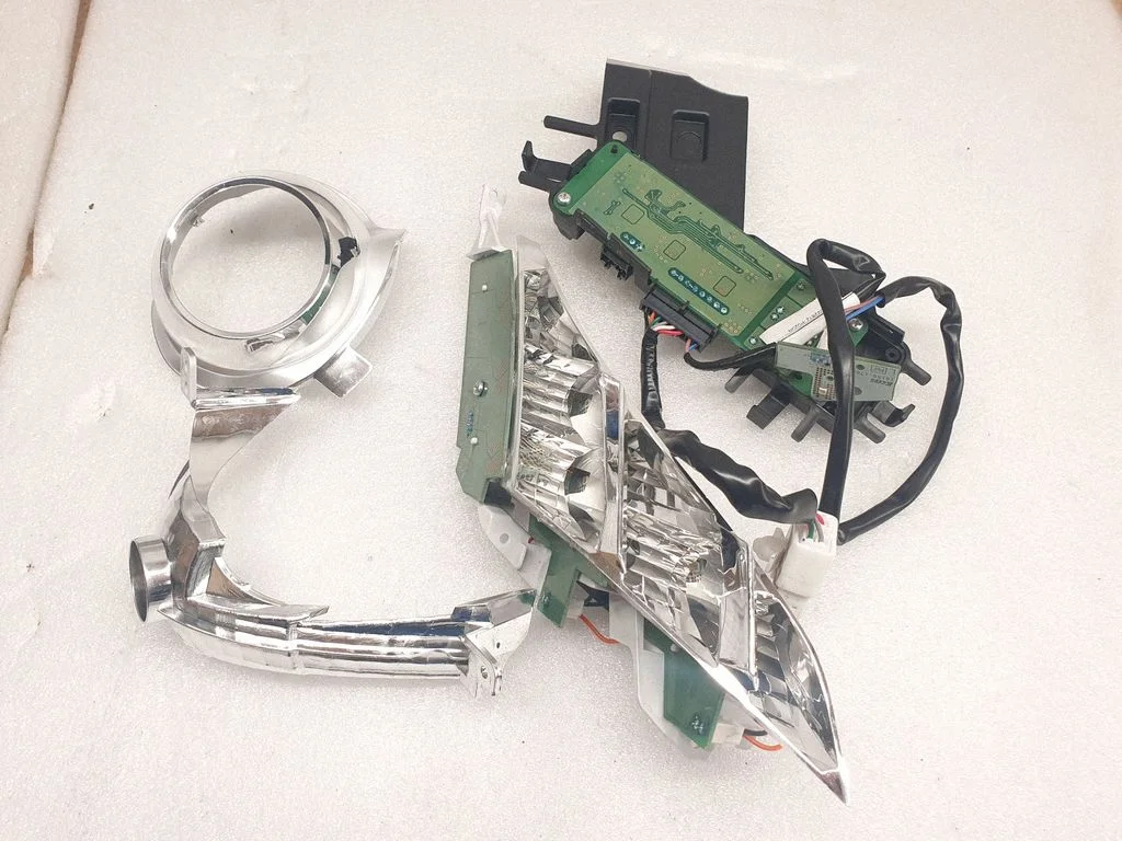 Esitule osa – Toyota Avensis T270 (2015-2018)