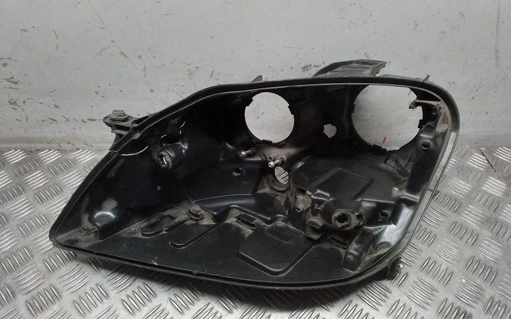 Esitule osa – Mercedes-Benz ML-klass W164 (2005-2011)