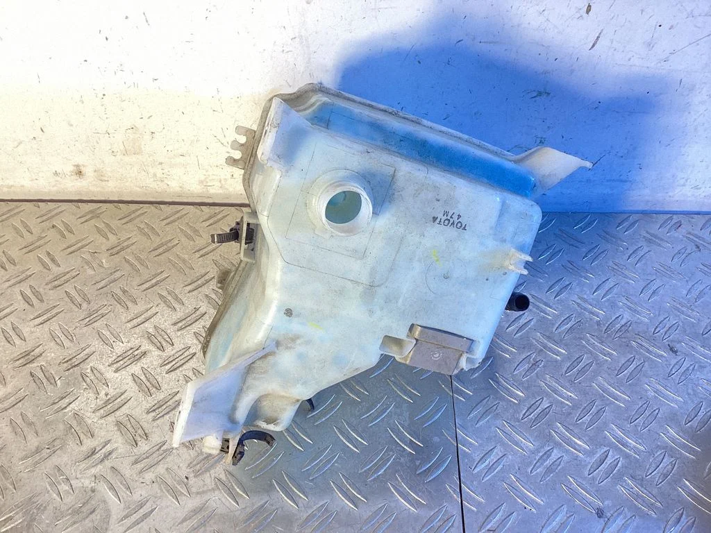 Windshield washer fluid reservoir/tank – Lexus RX III (2008-2015)