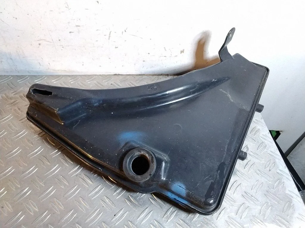 Windshield washer fluid reservoir/tank – Porsche Macan (95B) (2019-)