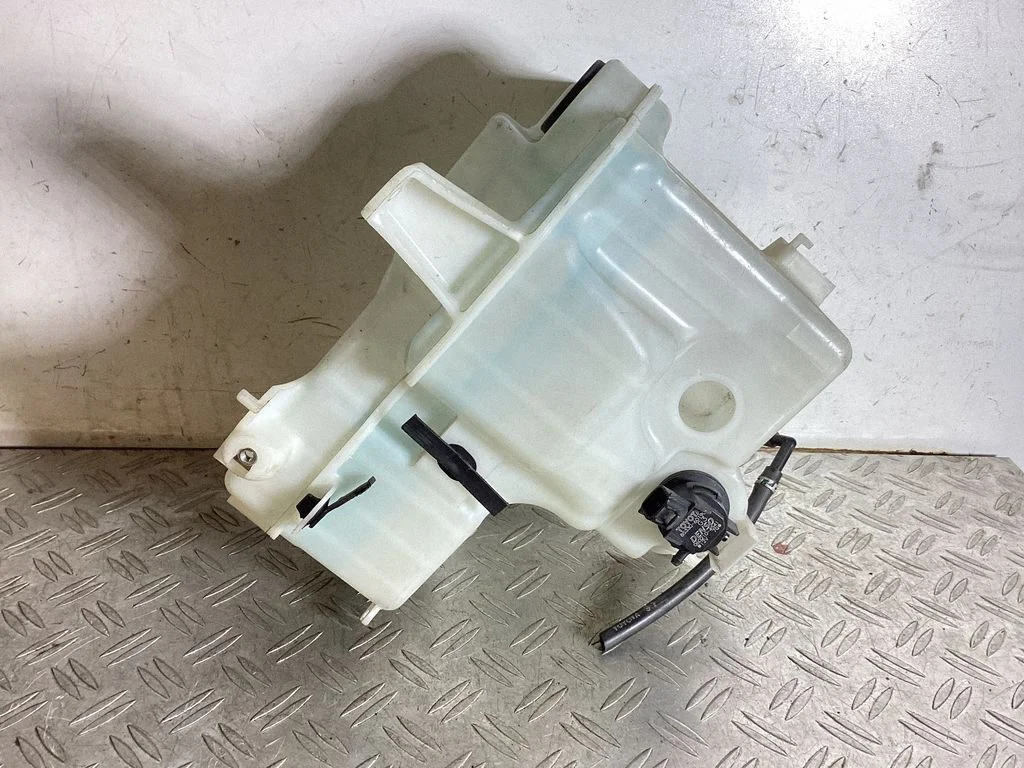 Windshield washer fluid reservoir/tank
