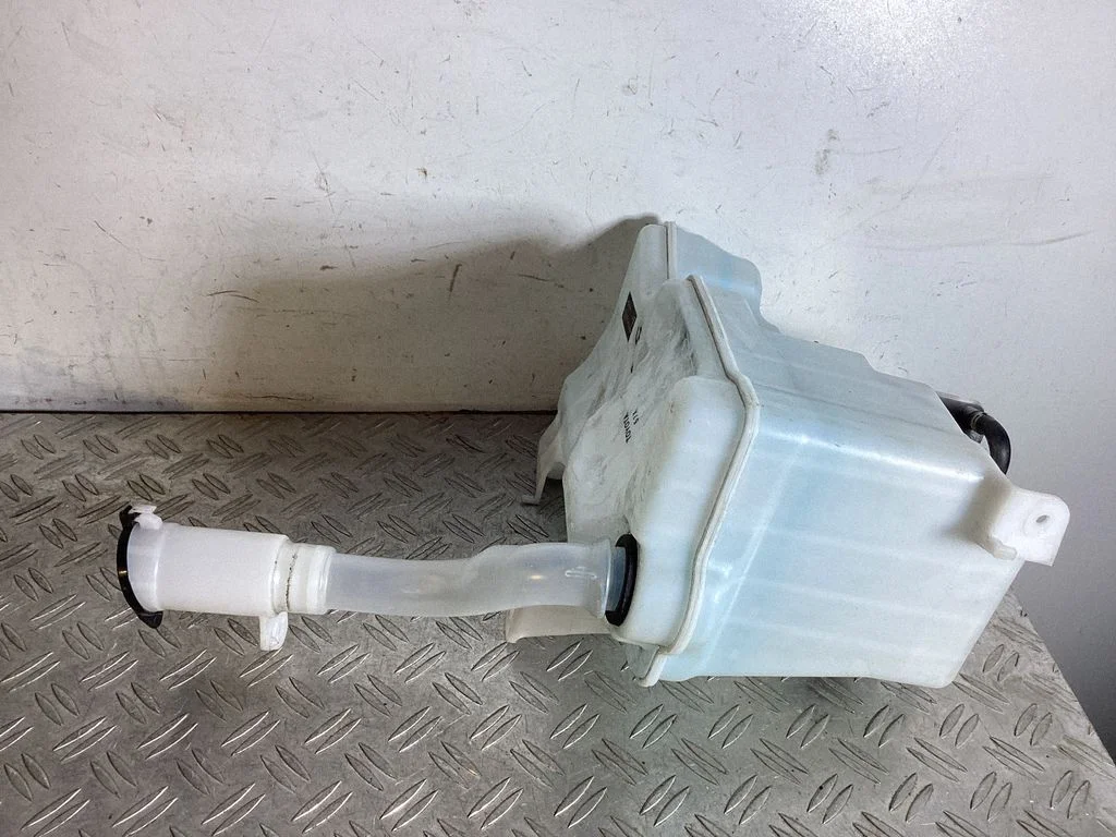 Windshield washer fluid reservoir/tank