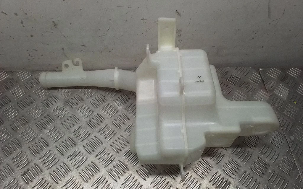 Windshield washer fluid reservoir/tank
