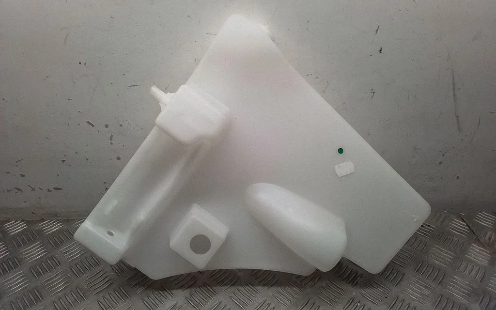 Windshield washer fluid reservoir/tank – Porsche Cayenne (92A) (2010-2017)