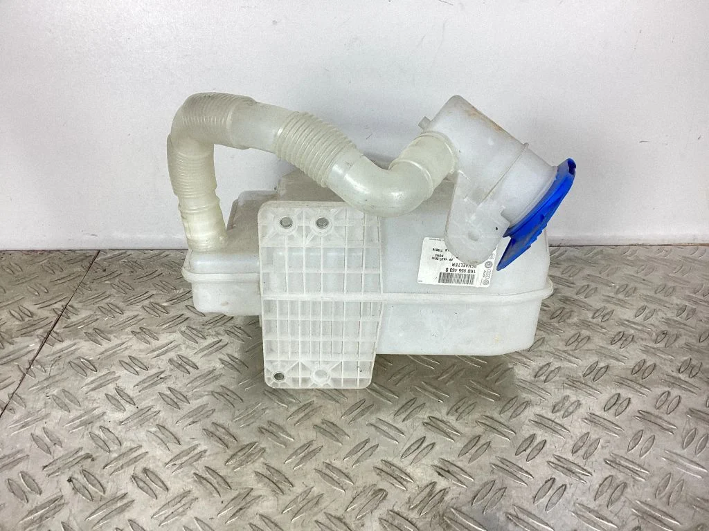 Windshield washer fluid reservoir/tank – Audi A3 S3 8P (2003-2012)