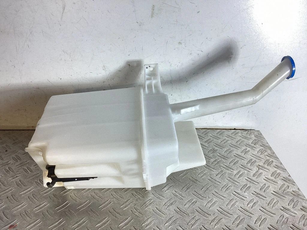 Windshield washer fluid reservoir/tank – Toyota Avensis T250 (2003-2006)