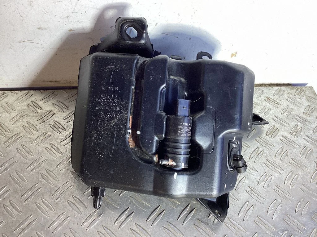 Windshield washer fluid reservoir/tank – Tesla Model Y (2020-)