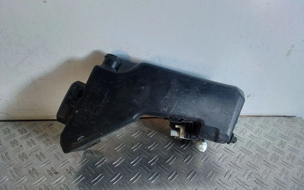 Windshield washer fluid reservoir/tank – Mercedes-Benz GLC-Class C253 (2016-)