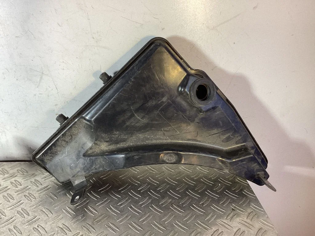 Windshield washer fluid reservoir/tank – Porsche Macan (95B) (2019-)