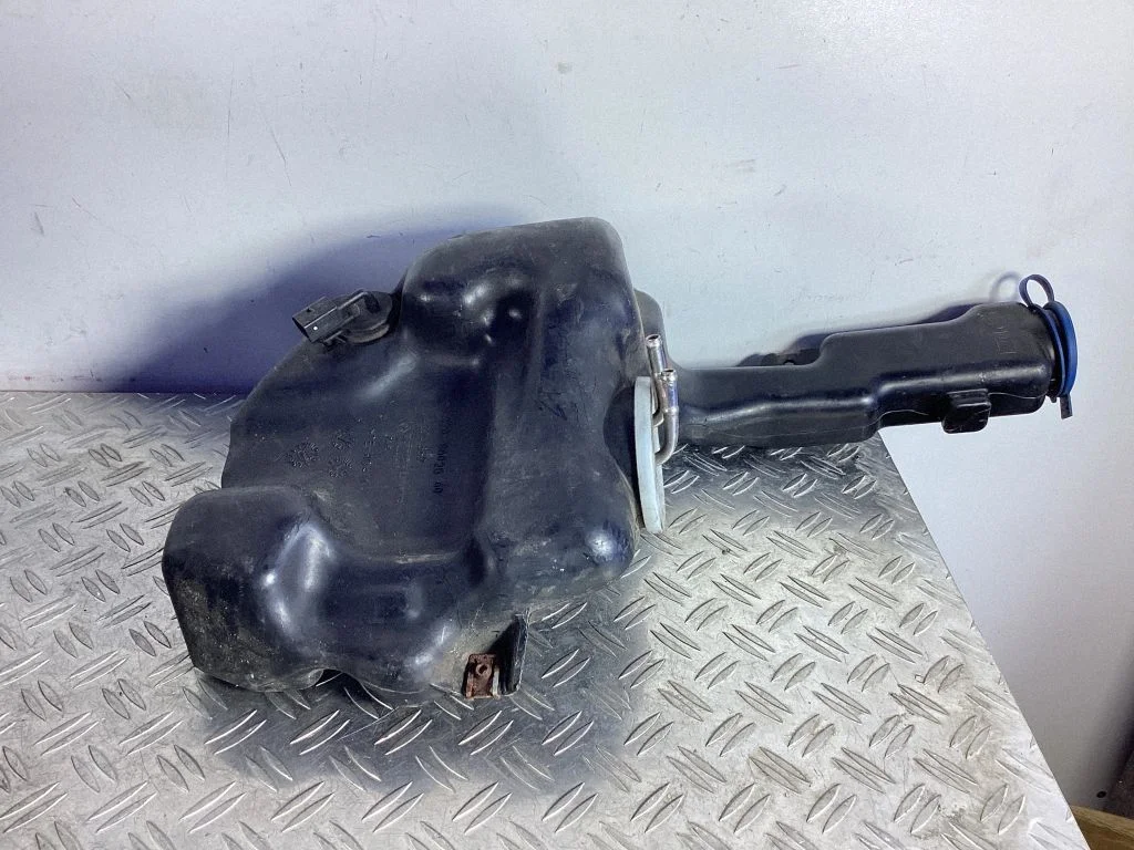 Windshield washer fluid reservoir/tank – Mercedes-Benz E-Class W212 (2009-2016)