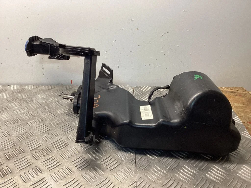 Windshield washer fluid reservoir/tank – Mercedes-Benz GLC-Class C253 (2016-)