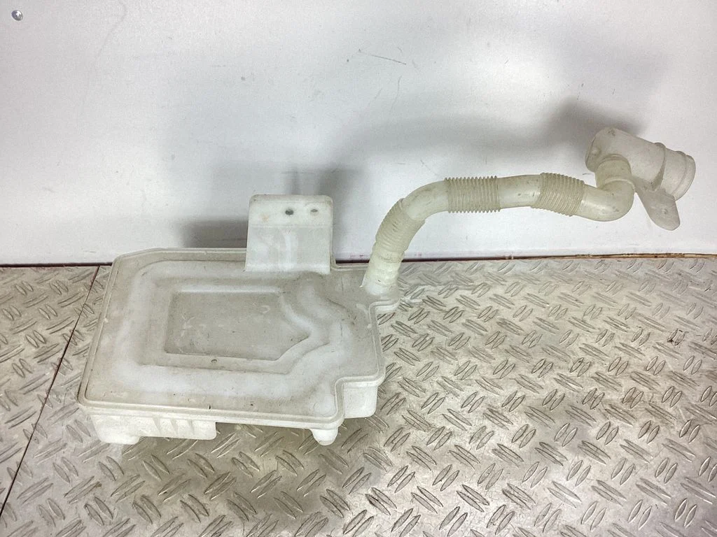 Windshield washer fluid reservoir/tank – Audi A3 S3 8P (2003-2012)