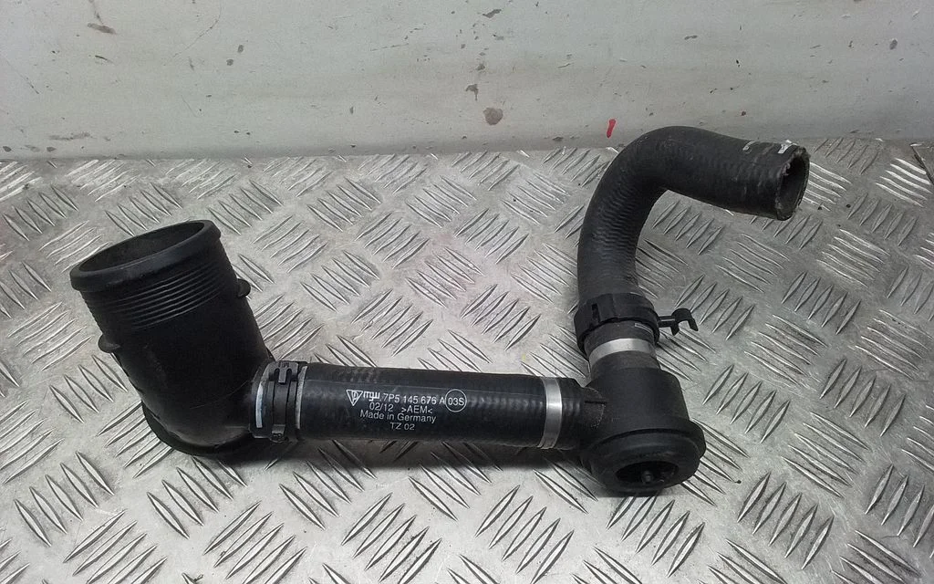 Intercooler hose/pipe 7P5145676A