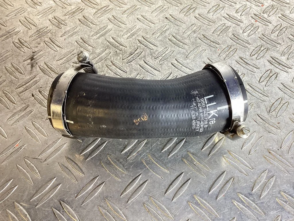 Intercooler hose/pipe 95B145738B