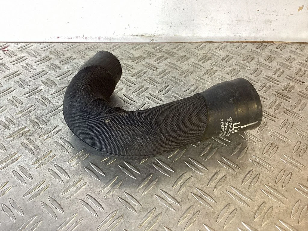 Intercooler hose/pipe 95B145709A