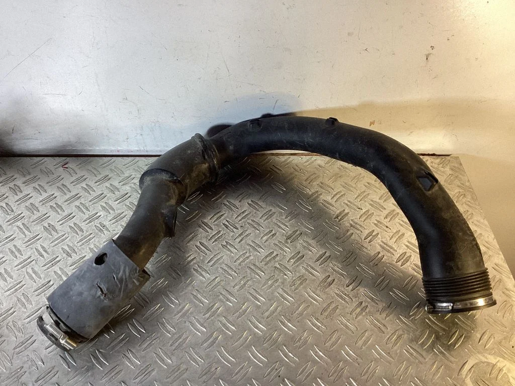 Intercooler hose/pipe 9P1145942B