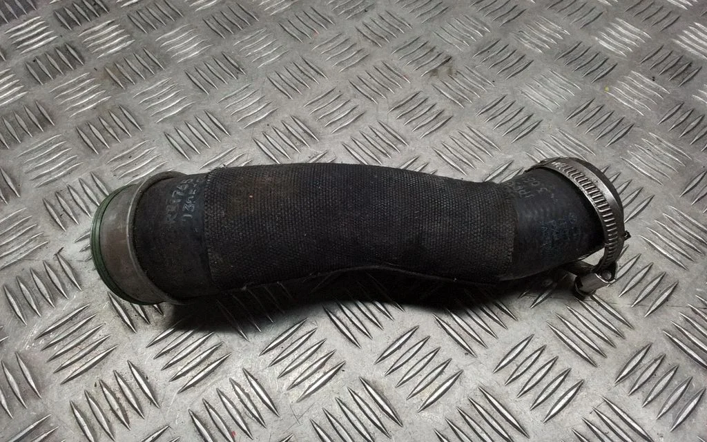 Intercooler hose/pipe 7P0145943