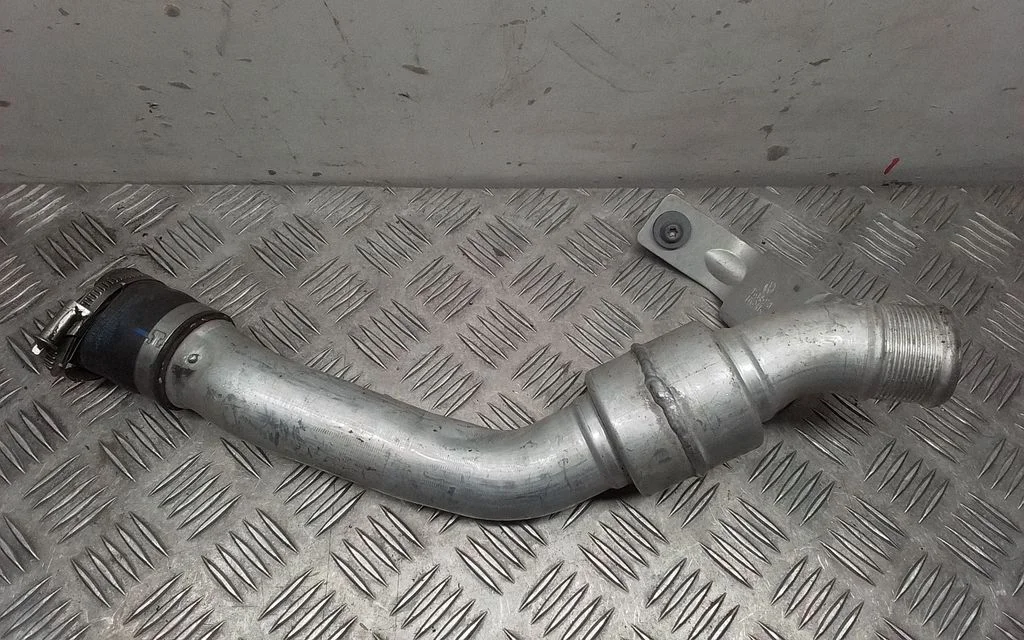 Intercooler hose/pipe 7P6145941