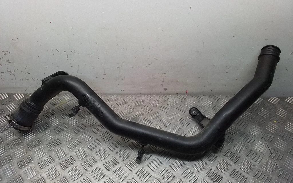 Wąż / rura intercoolera 7L6145795