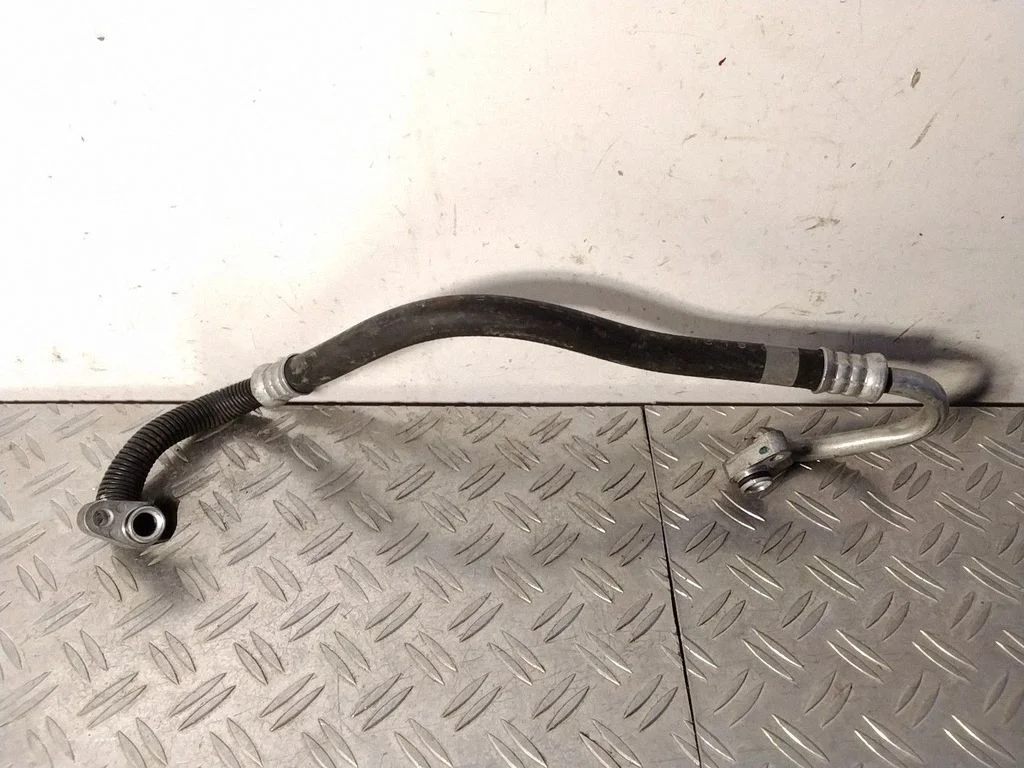 Air conditioning (A/C) pipe/hose