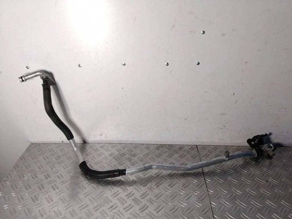 Air conditioning (A/C) pipe/hose